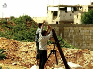 الثوار يقصفون مواقع قوات الأسد ـ تلبيسة ـ ريف حمص الشمالي ـ المصدر تجمع ثوار سوريا ـ عدسة محمود بكور