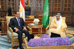 الملك سلمان بن عبد العزيز والرئيس عبد الفتاح السيسي - أرشيف