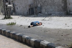 طفل شهيد في مجزرة حي الصالحين في حلب - المصدر مركز حلب الإعلامي - عدسة بهاء الحلبي